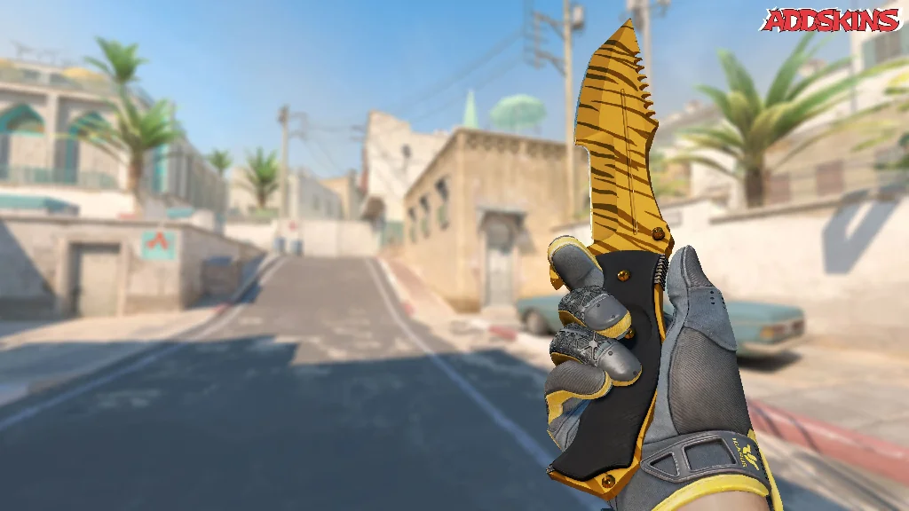 ★ Huntsman Knife | Tiger Tooth inspecting