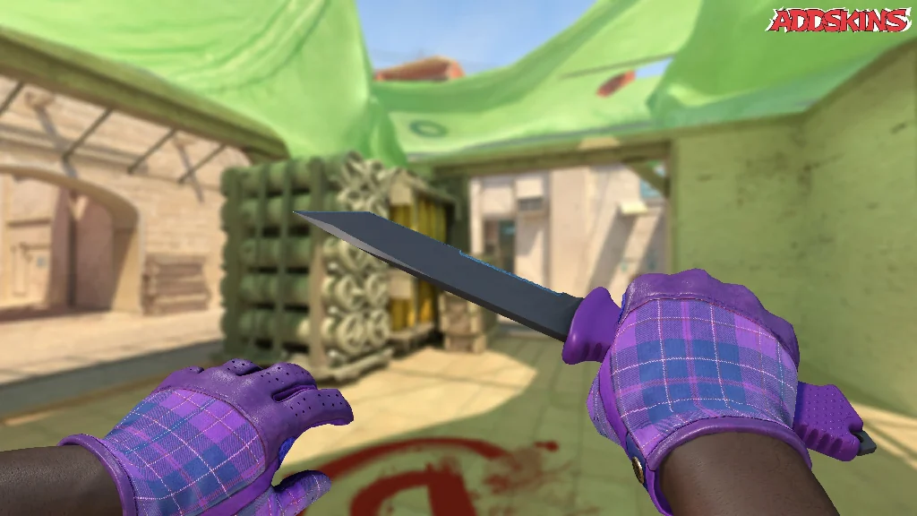 ★ Ursus Knife | Ultraviolet holding