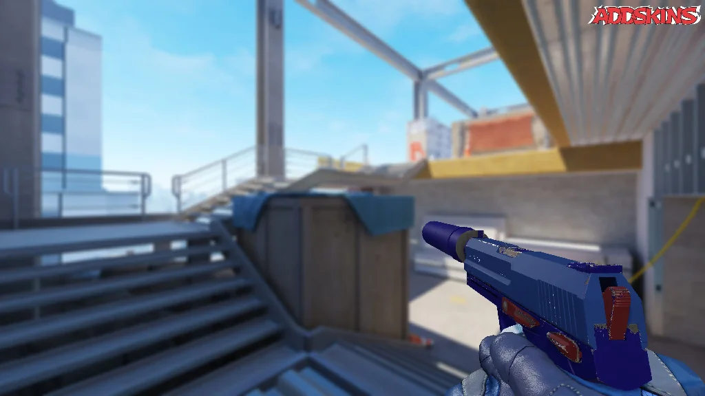 USP-S | Royal Blue holding