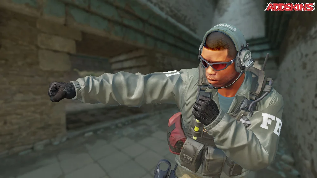 Markus Delrow | FBI HRT pose-3