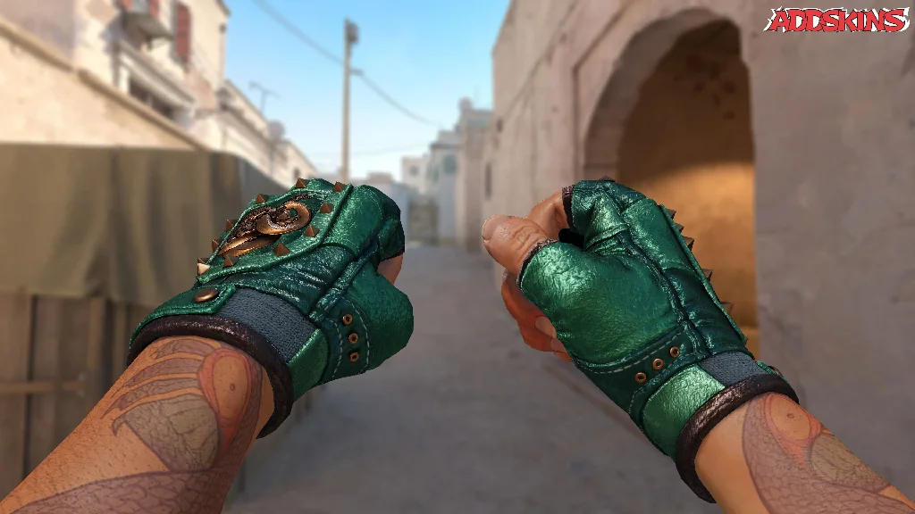 ★ Broken Fang Gloves | Jade holding