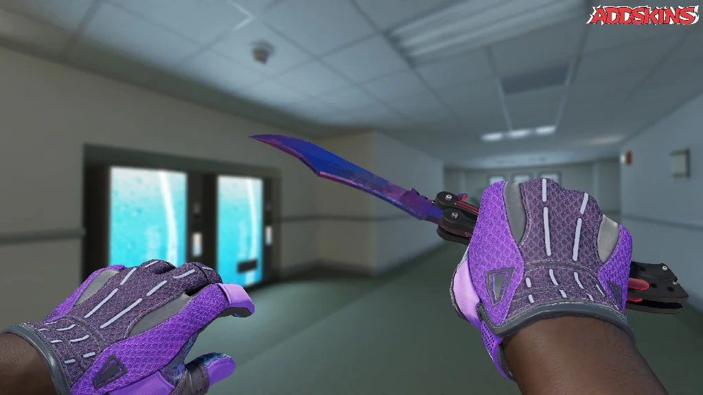 ★ Butterfly Knife | Doppler Phase 1 holding