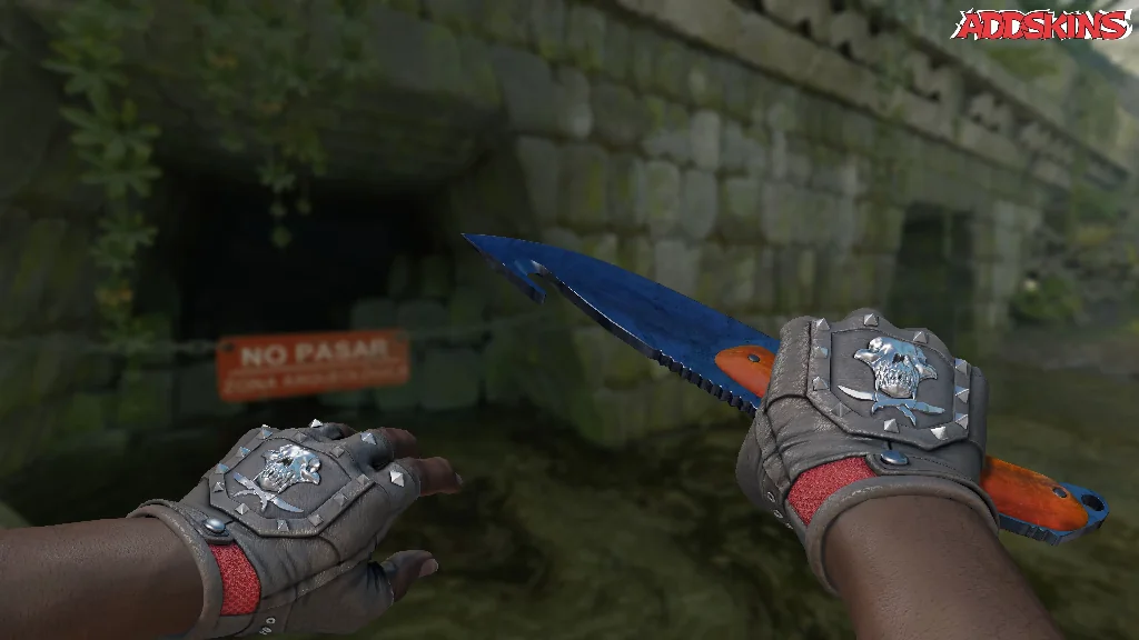 ★ Gut Knife | Blue Steel holding