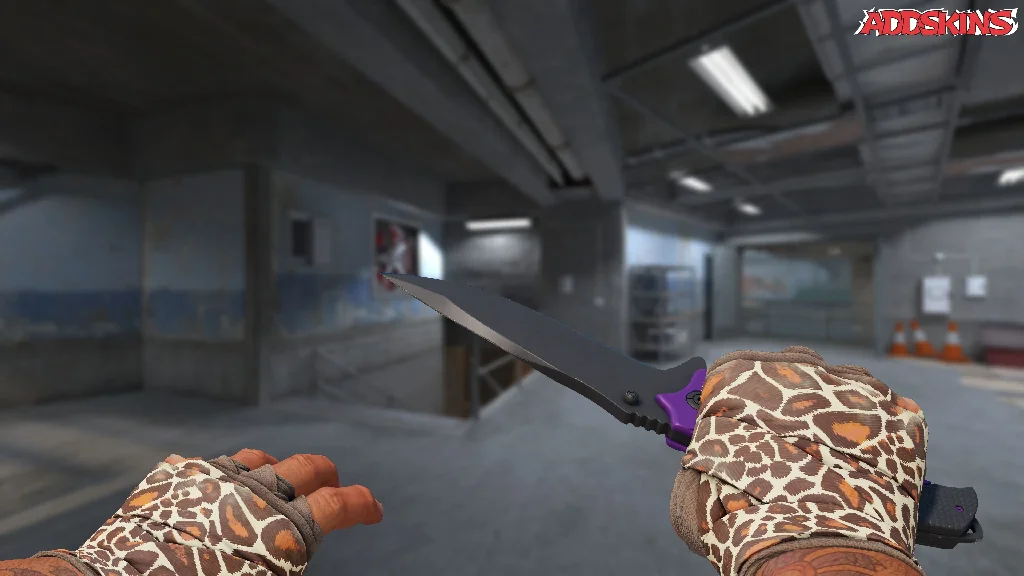 ★ Nomad Knife | Ultraviolet holding