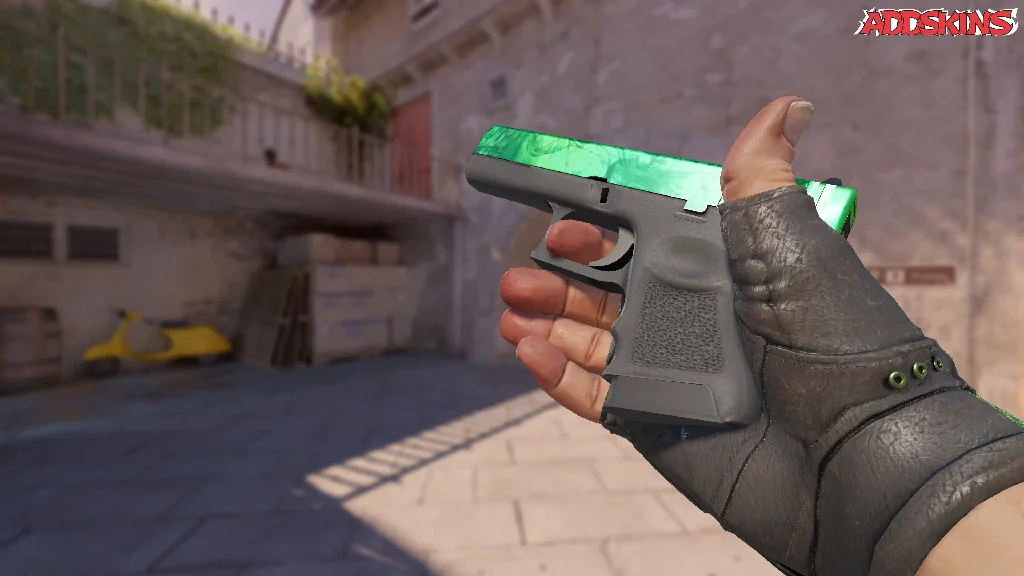 Glock-18 | Gamma Doppler Emerald inspecting