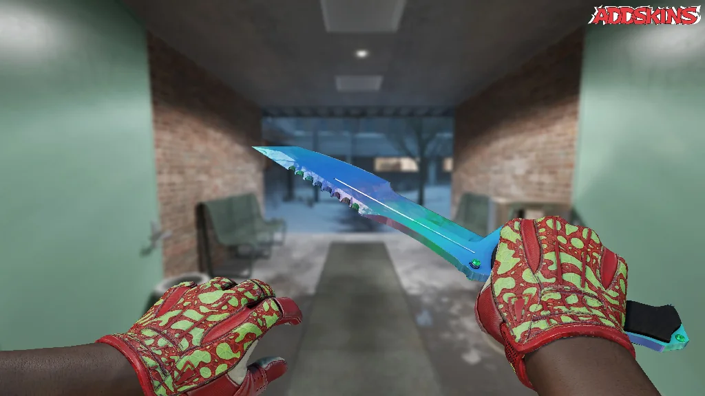 ★ Huntsman Knife | Gamma Doppler holding