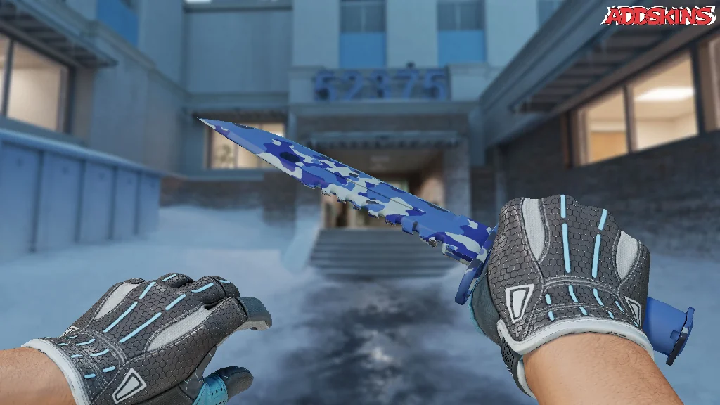 ★ M9 Bayonet | Bright Water holding