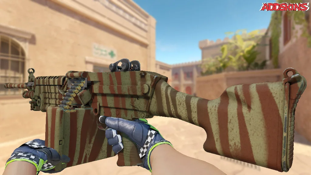 M249 | Predator inspecting