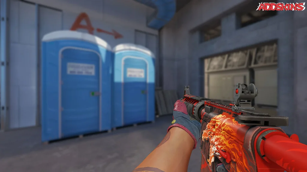 M4A4 | Howl holding