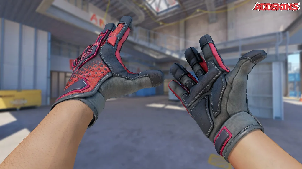 ★ Specialist Gloves | Crimson Kimono inspecting