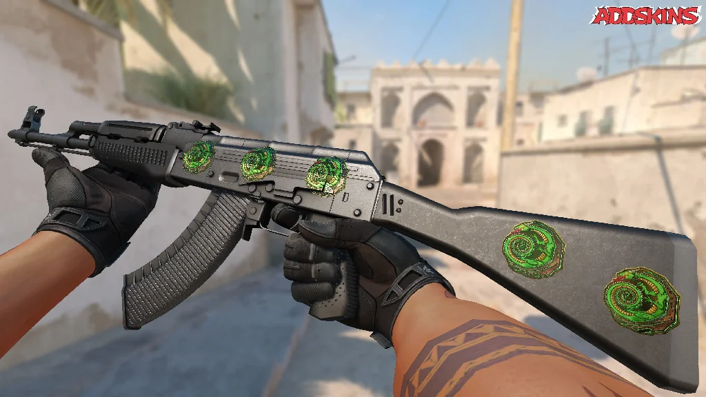 Sticker | Dragon (Foil) inspecting