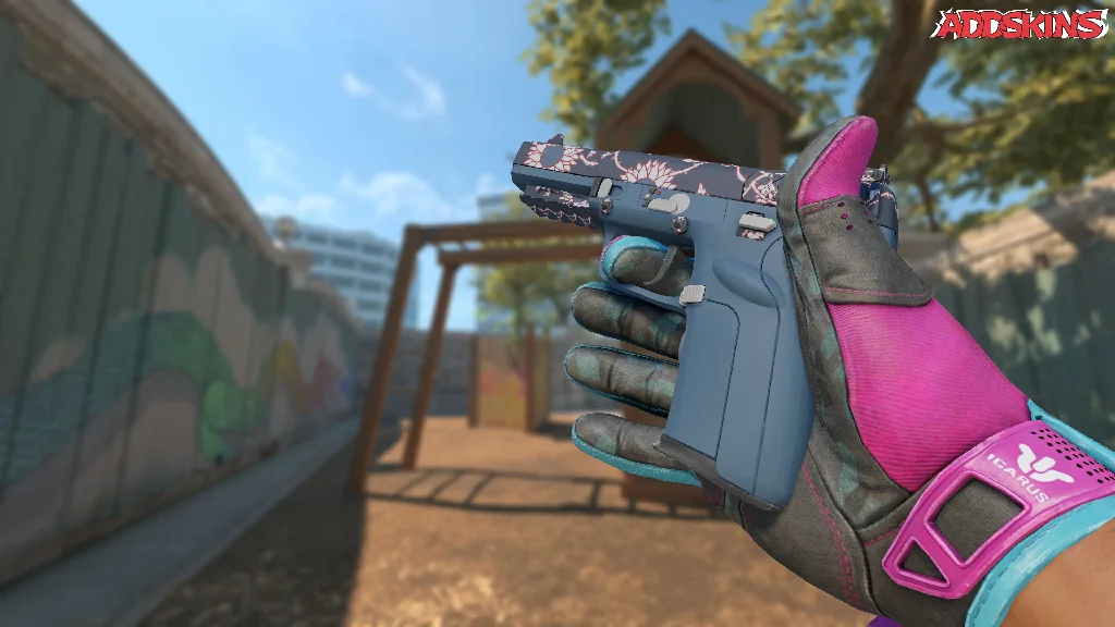 Five-SeveN | Nightshade inspecting