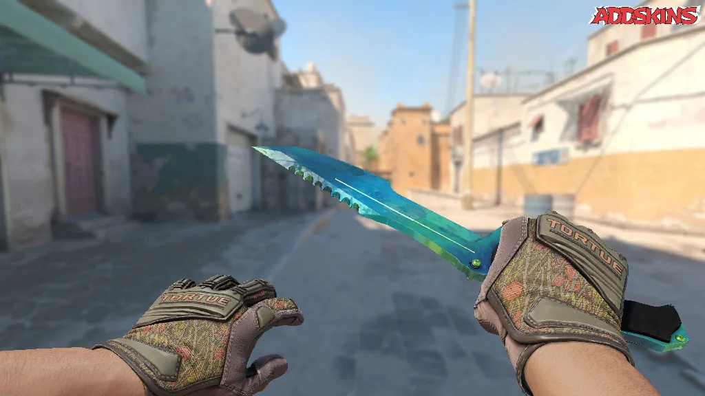 ★ Huntsman Knife | Gamma Doppler Phase 4 holding