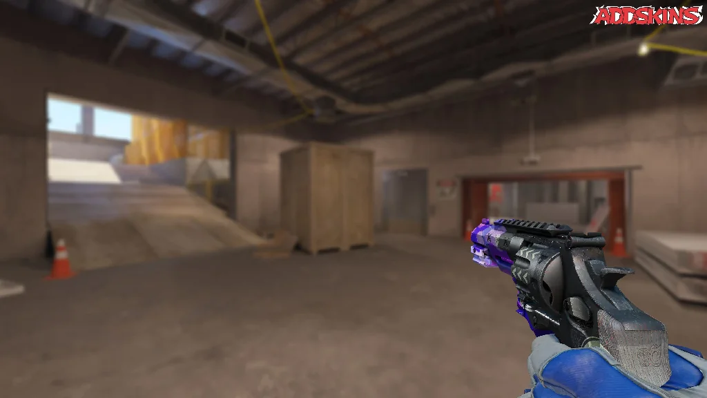 R8 Revolver | Crazy 8 holding