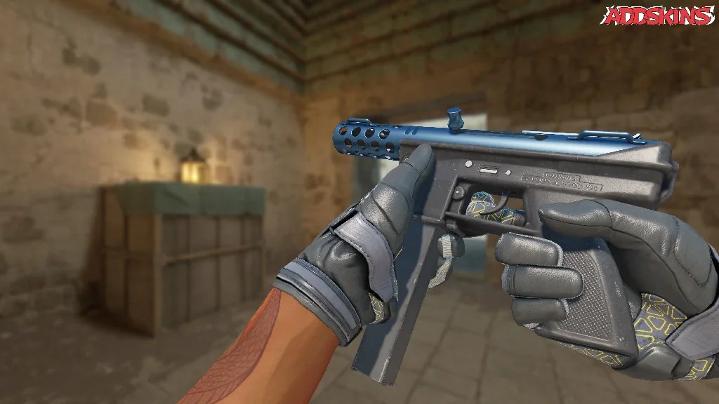 Tec-9 | Blue Titanium inspecting