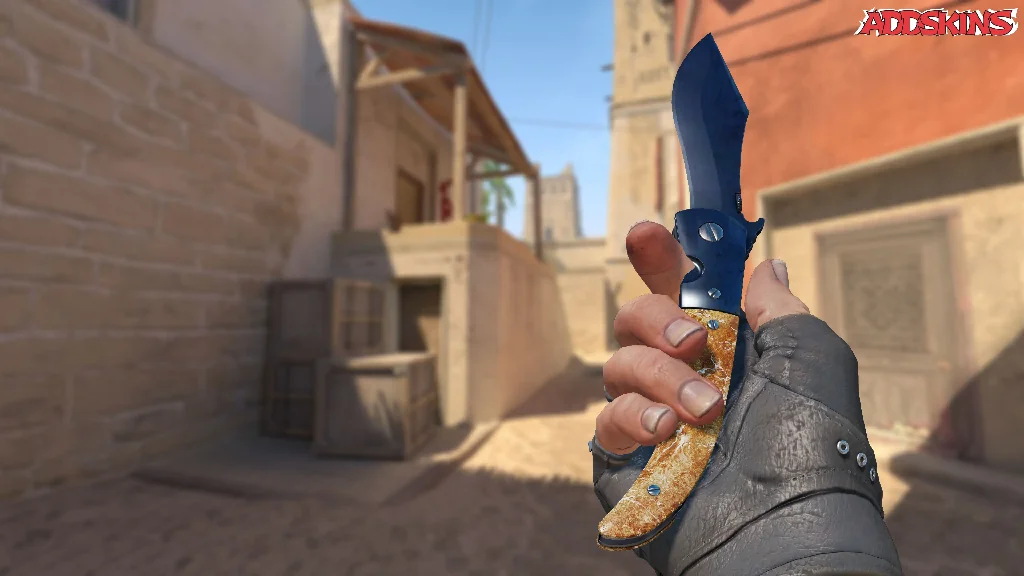 ★ Navaja Knife | Blue Steel inspecting
