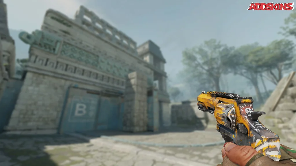 R8 Revolver | Skull Crusher holding