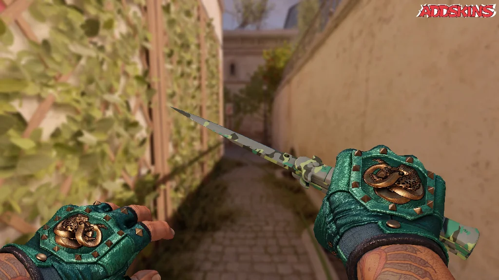 ★ Stiletto Knife | Boreal Forest holding