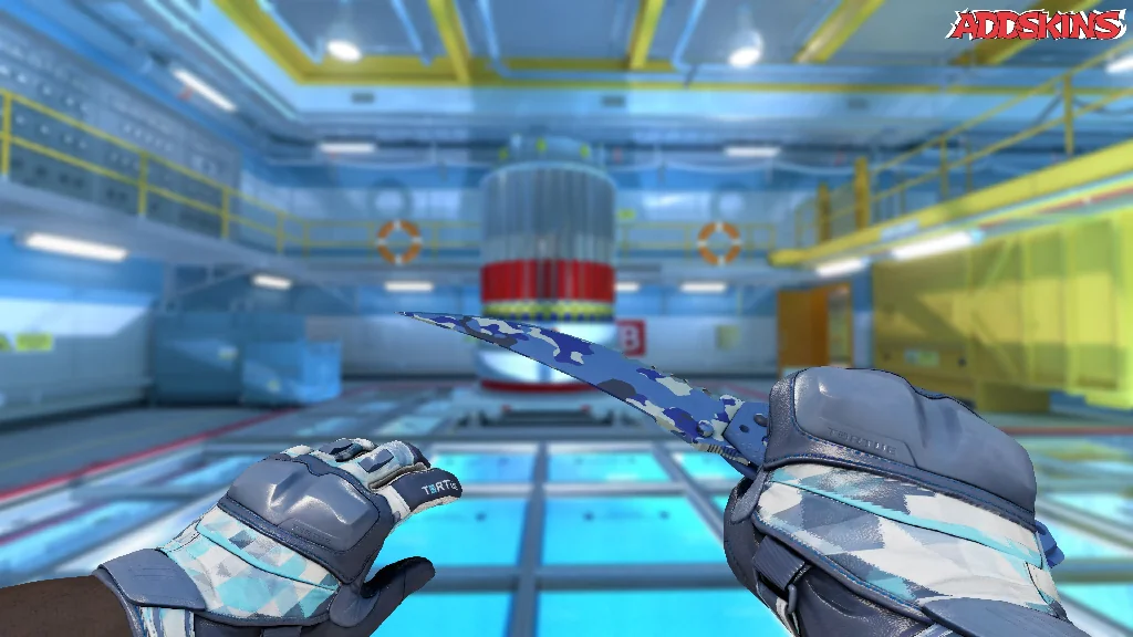 ★ Flip Knife | Bright Water holding