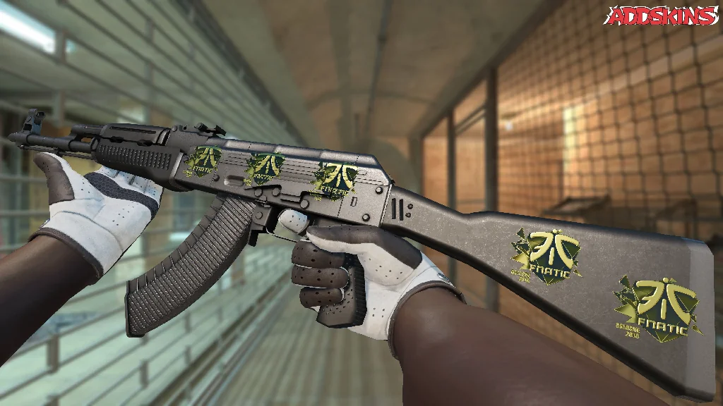 Sticker | Fnatic (Gold) | Cologne 2016 inspecting