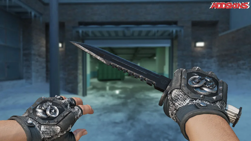 ★ M9 Bayonet | Black Laminate holding