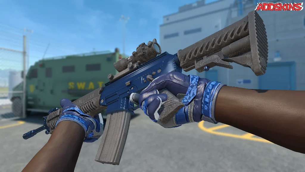SG 553 | Anodized Navy inspecting