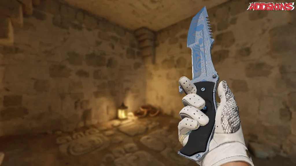 ★ Huntsman Knife | Damascus Steel inspecting