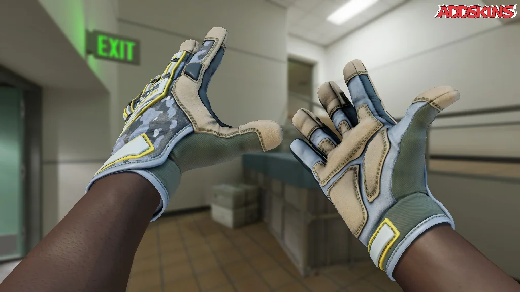 ★ Specialist Gloves | Lt. Commander inspecting