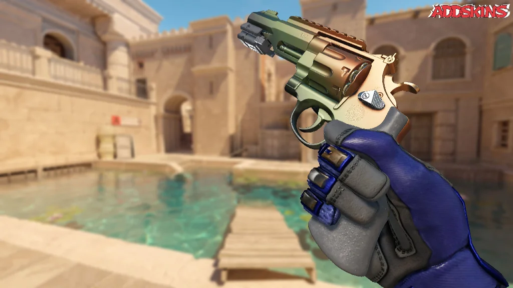 R8 Revolver | Amber Fade inspecting