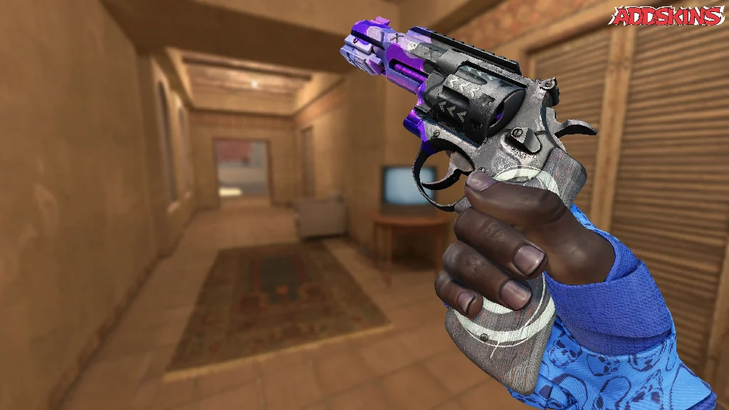 R8 Revolver | Crazy 8 inspecting