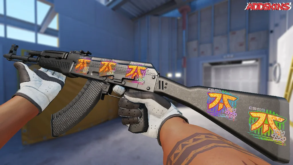 Sticker | Fnatic (Holo) | 2020 RMR inspecting