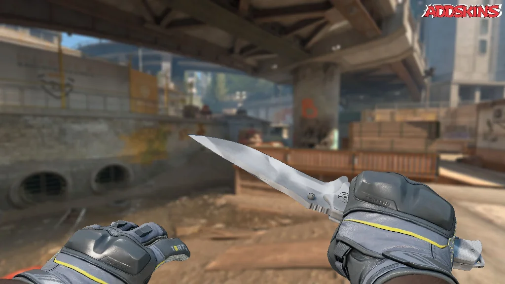 ★ Nomad Knife | Urban Masked holding