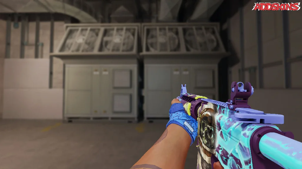 M4A4 | Desolate Space holding