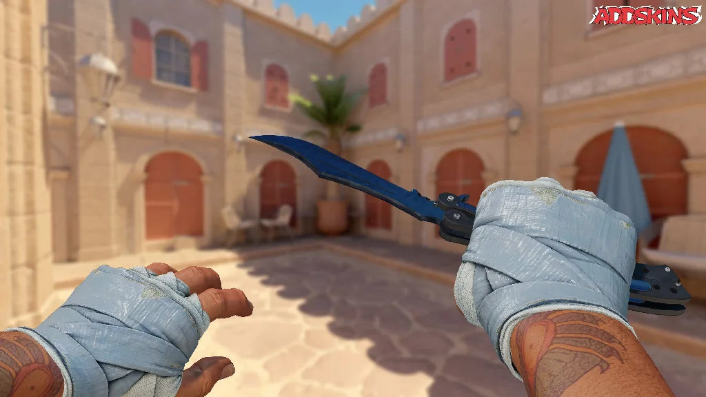 ★ Butterfly Knife | Blue Steel holding