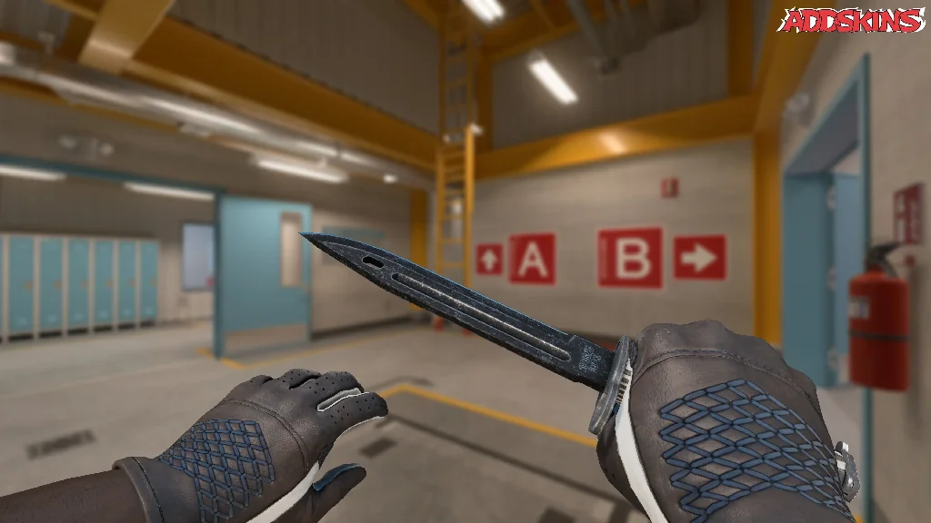 ★ Bayonet | Black Laminate holding