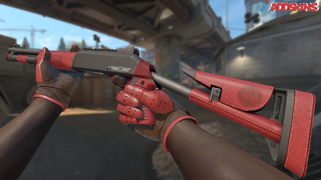XM1014 | Red Leather inspecting