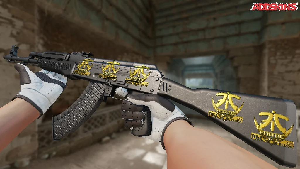 Sticker | Fnatic (Gold) | Krakow 2017 inspecting