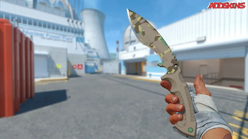 ★ Kukri Knife | Boreal Forest inspecting