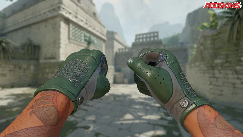 ★ Driver Gloves | Racing Green holding