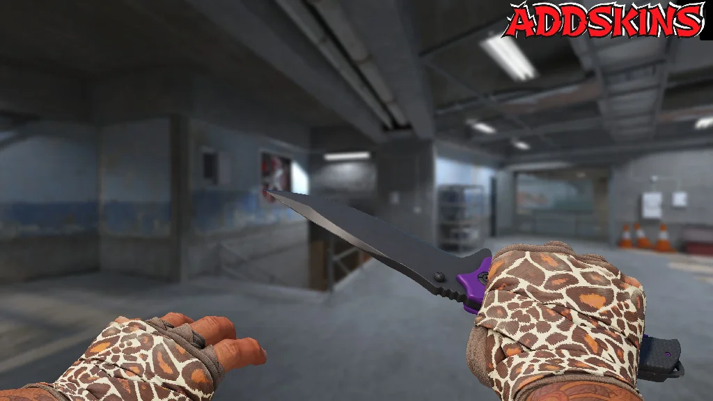 ★ Nomad Knife | Ultraviolet holding