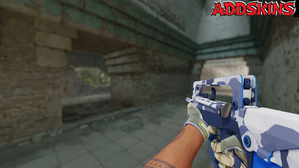 FAMAS | Yeti Camo holding