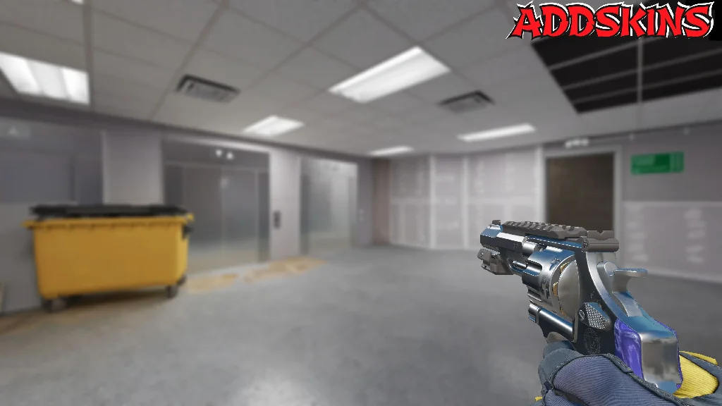 R8 Revolver | Cobalt Grip holding